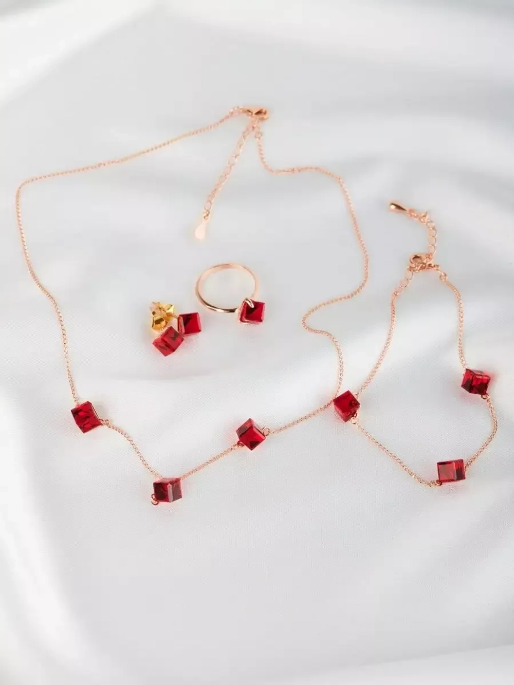 Браслет Миражи с красными кристаллами-кубиками Swarovski