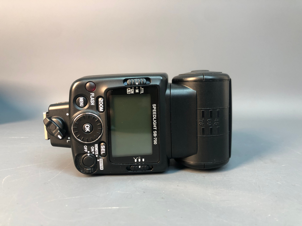 Nikon Speedlight SB-700