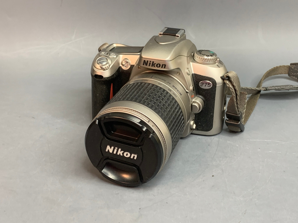 Nikon F75 kit 28-100mm