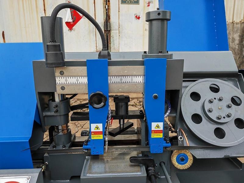 MetalTec BS 300 CH ленточнопильный станок для резки металла под углом 90°