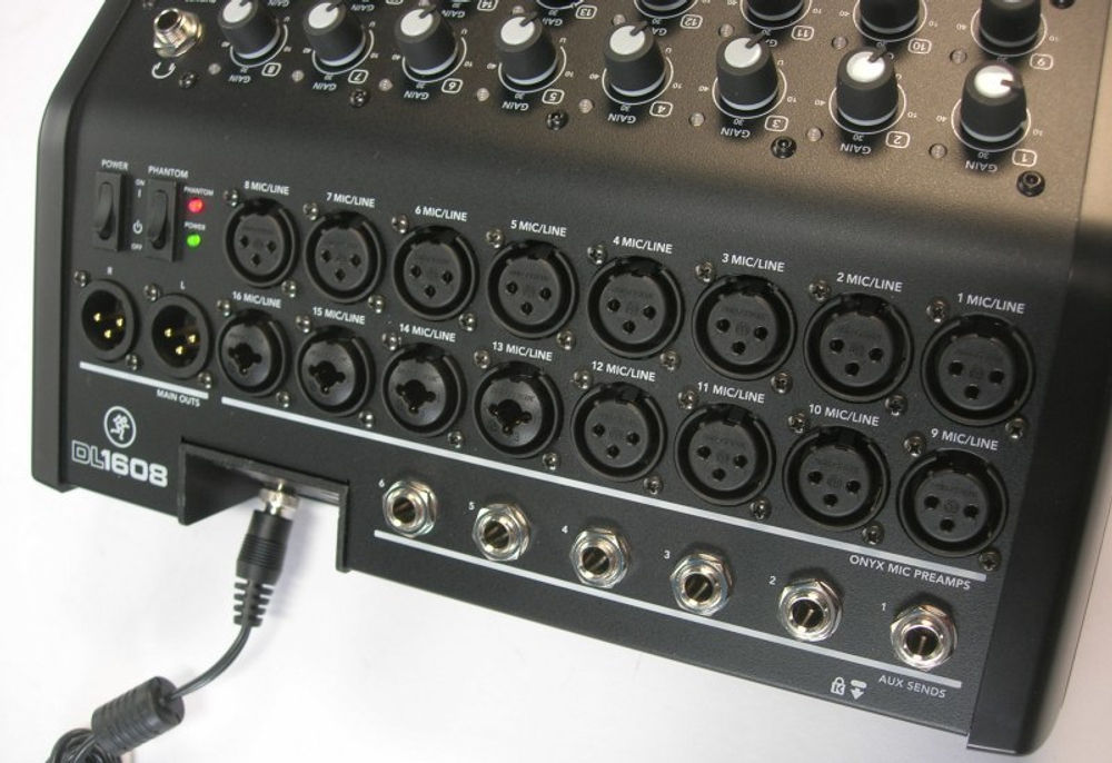 Mackie DL1608