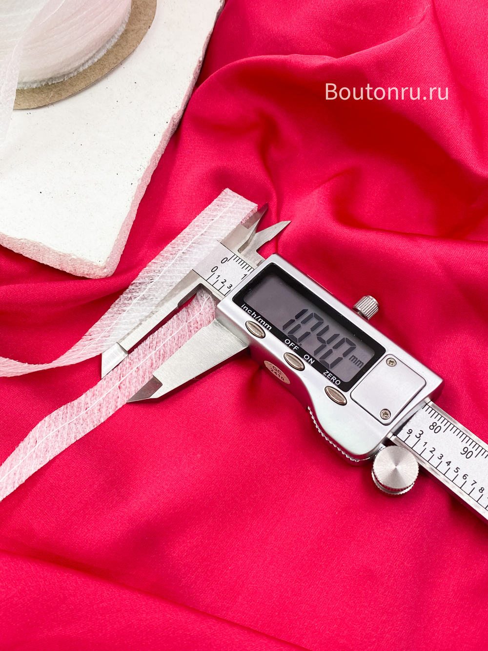 Клеевая лента нитепрошивная по косой белая