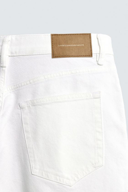 ZARA ДЖИНСОВЫЕ ШОРТЫ REGULAR FIT, БЕЛЫЙ