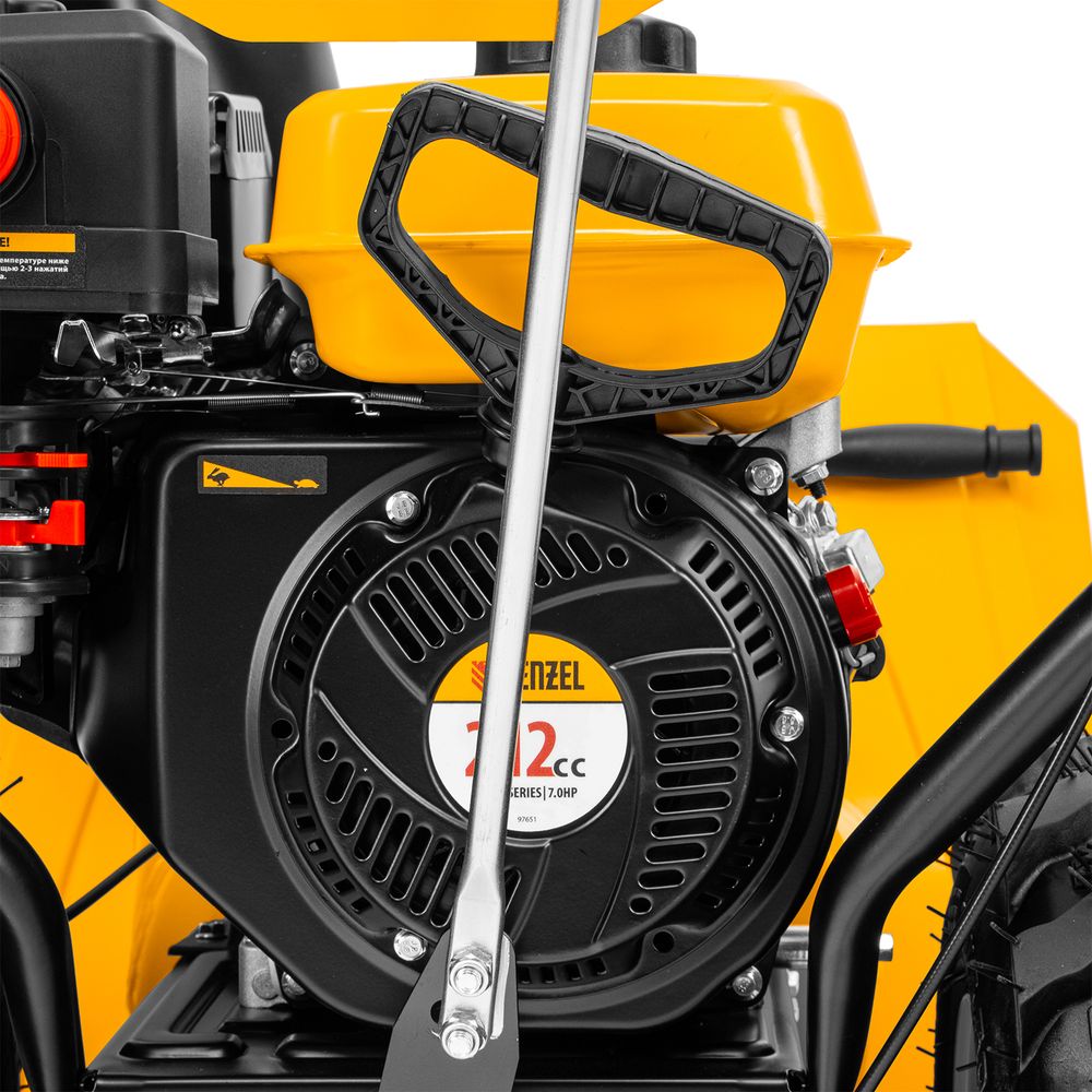 Снегоуборочная машина бензиновая Denzel SB 560, 212 cc, ручной старт