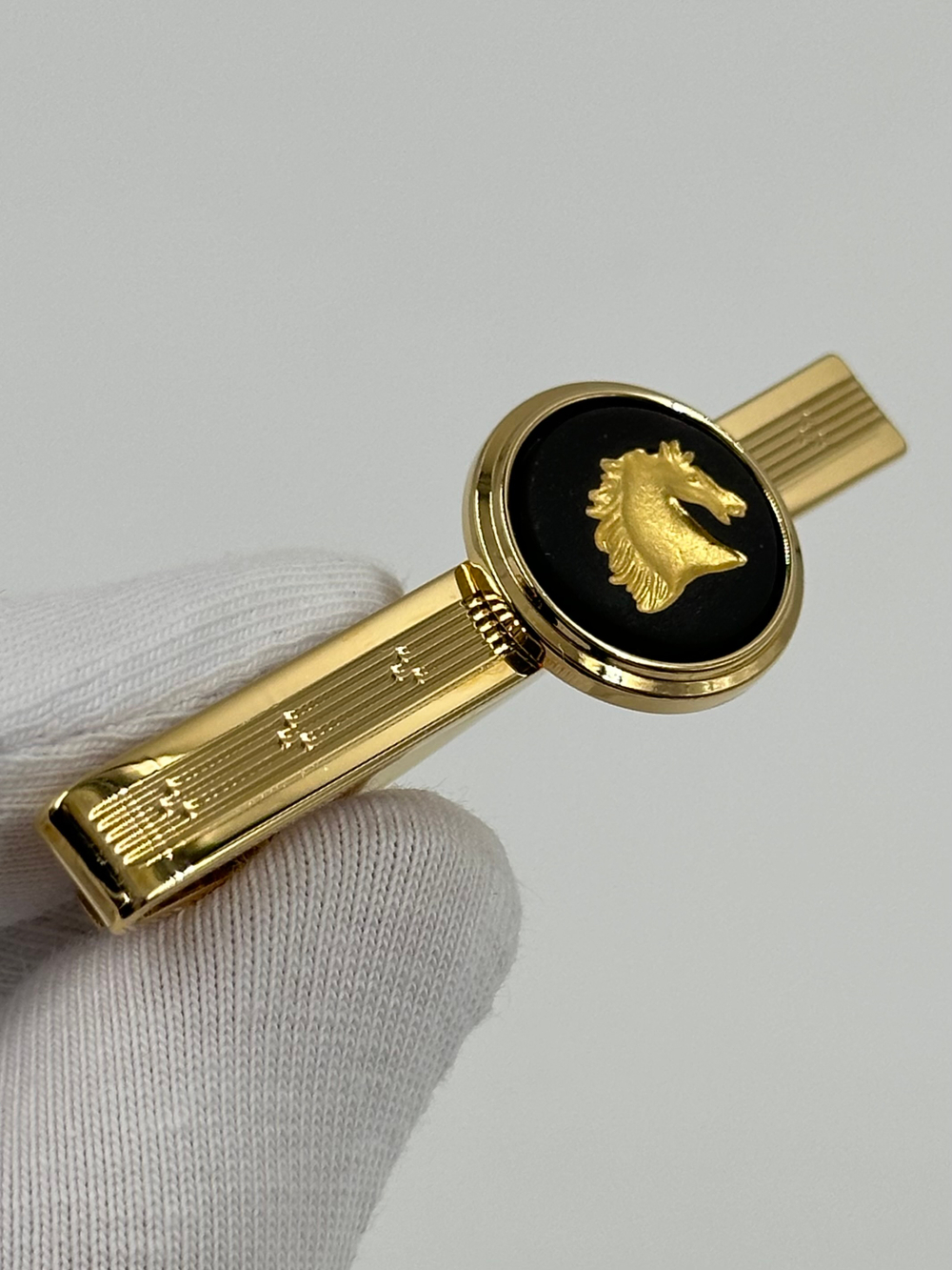 Зажим для галстука Wedgwood чёрный с лошадью
