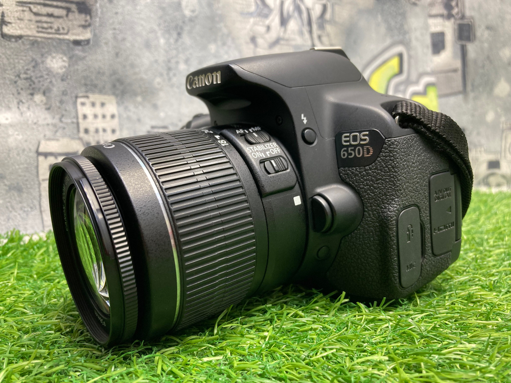 Canon 650D kit 18-55mm 3.5-5.6 IS II 8.100 кадров
