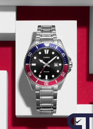 Casio MDV-107D-1A3 часы наручные мужские — красно-синий безель, стальной браслет и WR200