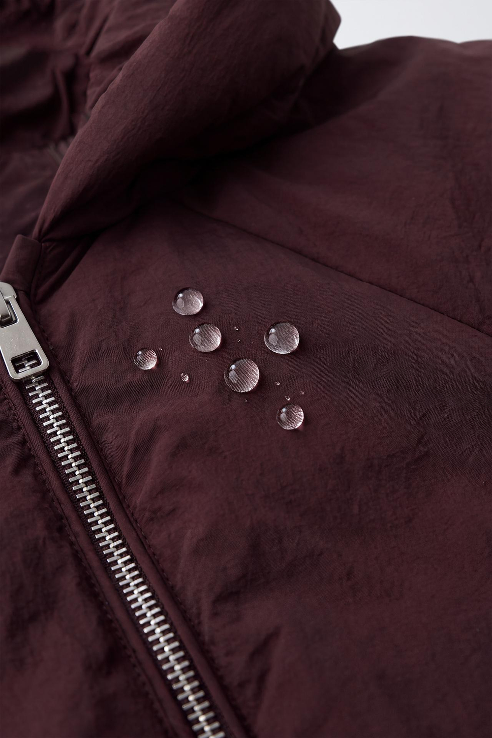 ZARA ПУХОВИК С НАПОЛНИТЕЛЕМ ИЗ ПЕРА И ПУХА WATER REPELLENT, БАКЛАЖАННЫЙ