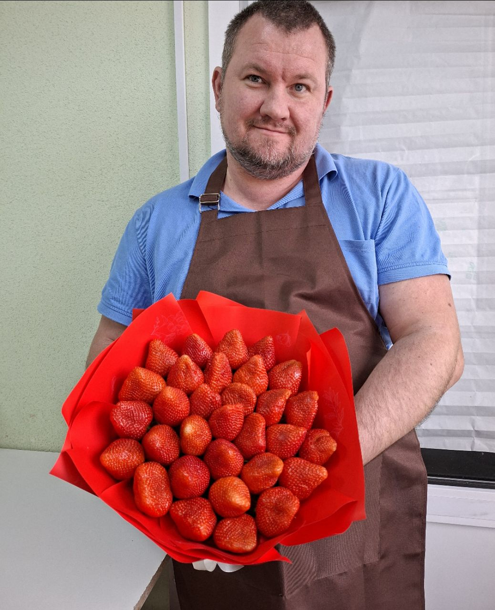 Букет из клубники " Алые паруса"