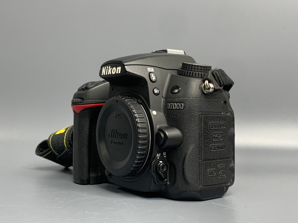 Nikon D7000 Тугой ход кнопки Live View