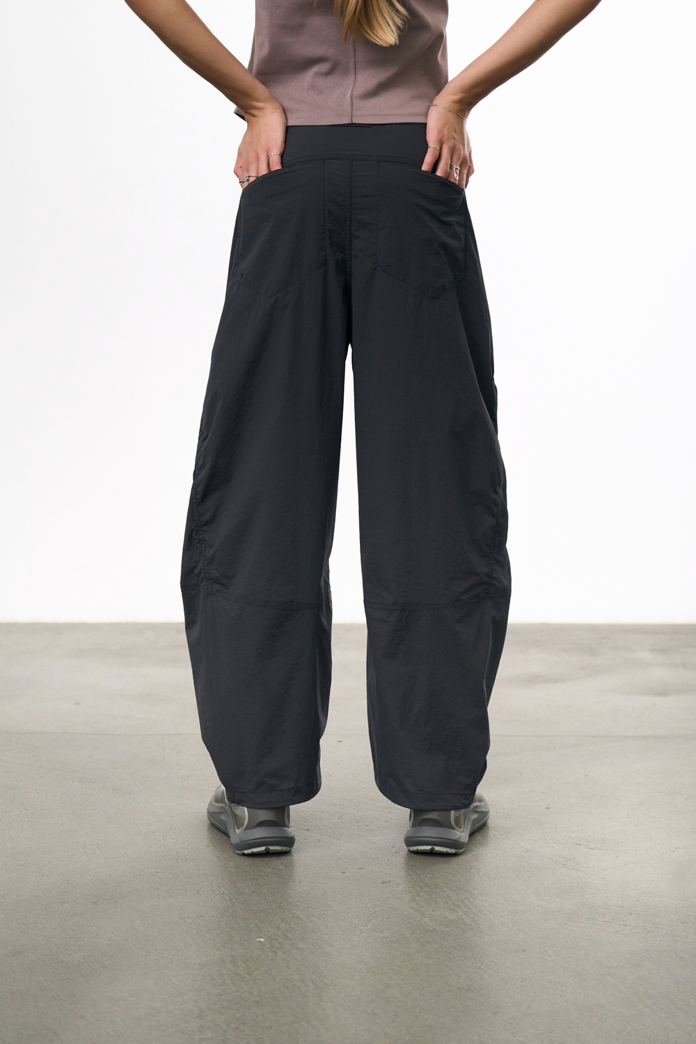 Брюки Nothomme Blue Monte Lightweight Curved-Leg Pants "Rock Cliff Gray" Women's