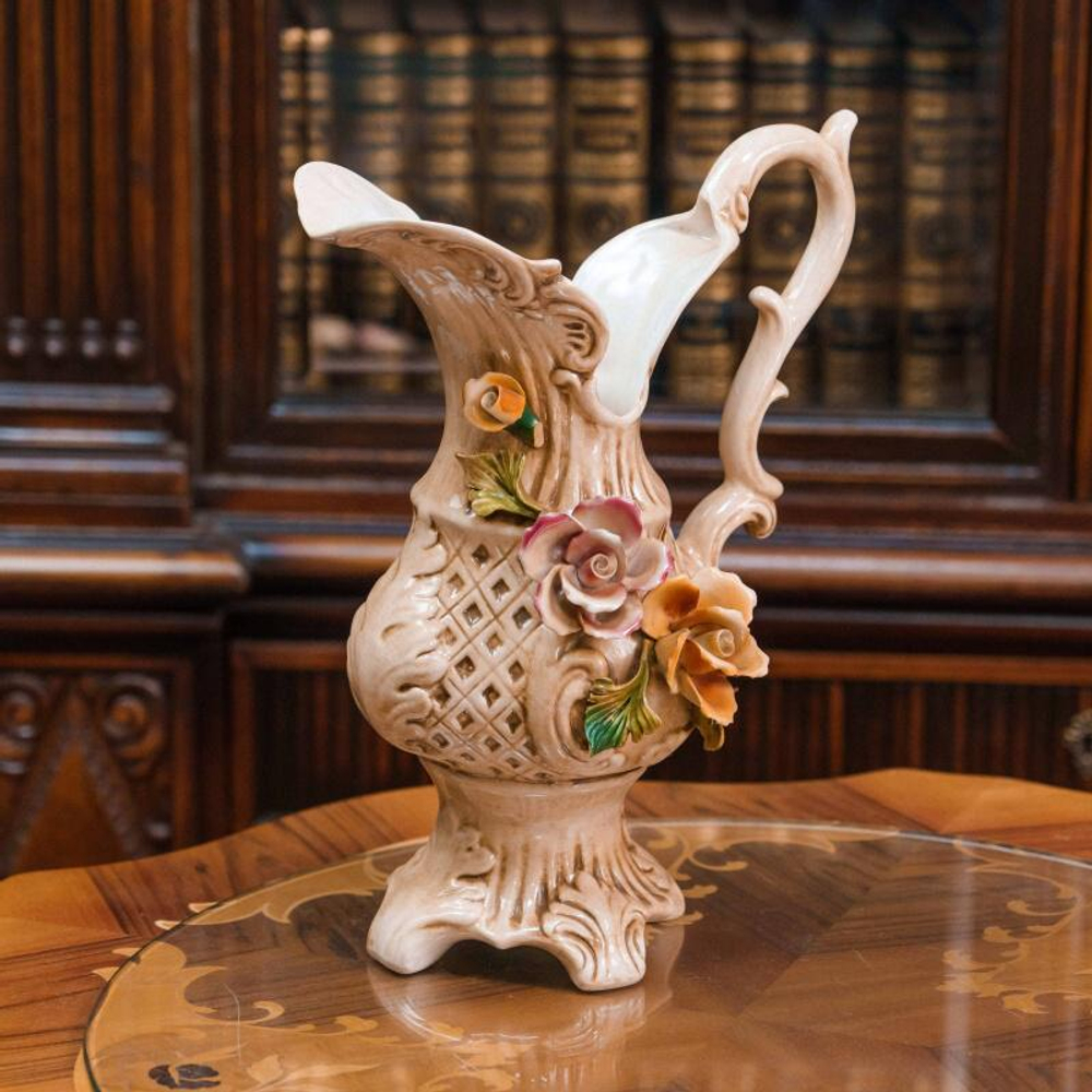 Декоративный фарфоровый кувшин в стиле Capodimonte