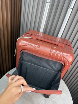 Дорожный чемодан Rimowa Essential Sleeve Cabin с карманом для ноутбука