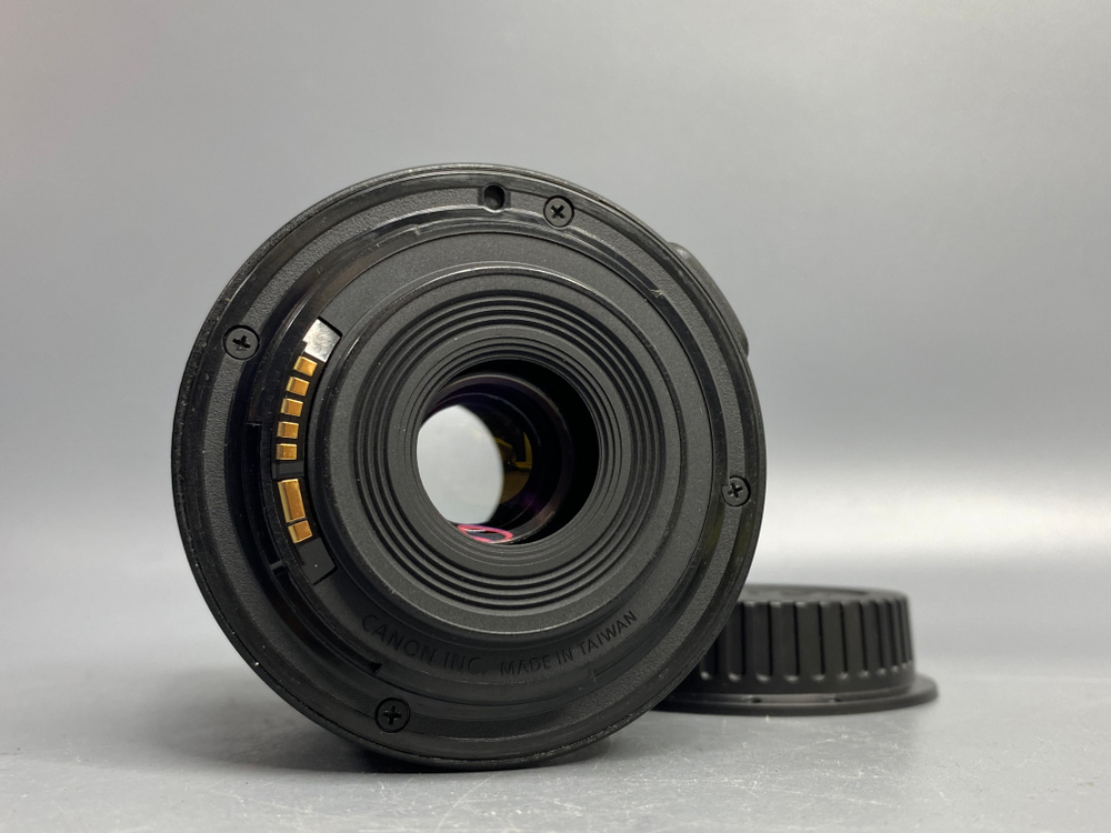 Canon EOS 4000D Kit 18-55mm 3.5-5.6 III сломан фиксатор карты памяти