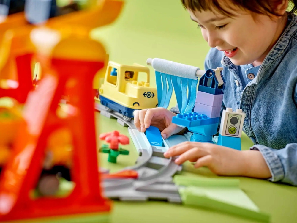 Конструктор LEGO Duplo 10428 Большой интерактивный общественный поезд
