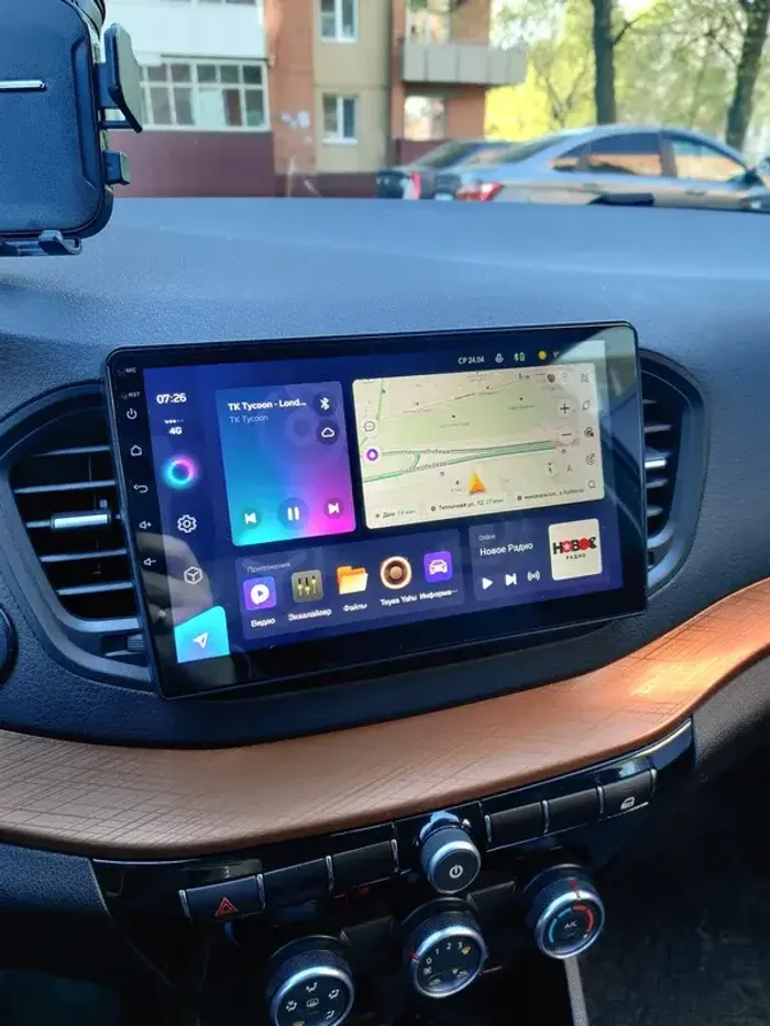 Магнитола для Lada Vesta NG 2023+ (без штатного экрана, рамка 10) - Teyes CC3 на Android 10, Быстрая, CarPlay, SIM-слот
