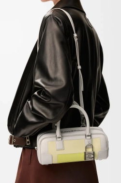 Loewe Укороченная сумка Amazona 23 из телячьей кожи наппа, серый/желтый