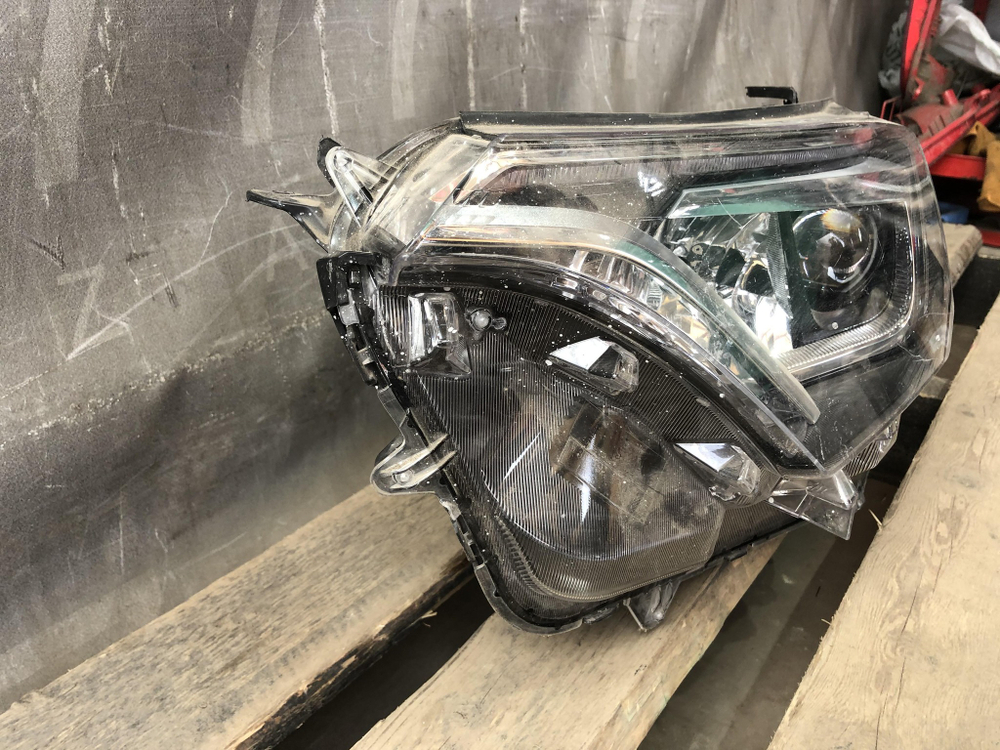 Фара левая Toyota RAV4 IV (XA40) 15-19 Б/У Оригинал 8118542680