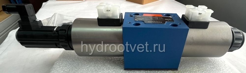 4WRE10E50-2X/G24K4/V - Пропорциональный распределитель с обратной связью по положению золотника без встроенной электроники Ду10, номинальный расход 50 л/мин, схема E