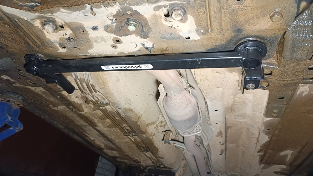Распорка передняя нижняя Nissan X-Trail 2 T31 (2-го поколения) и Renault Koleos 1 (1-го поколения)(ПОД ЗАКАЗ)