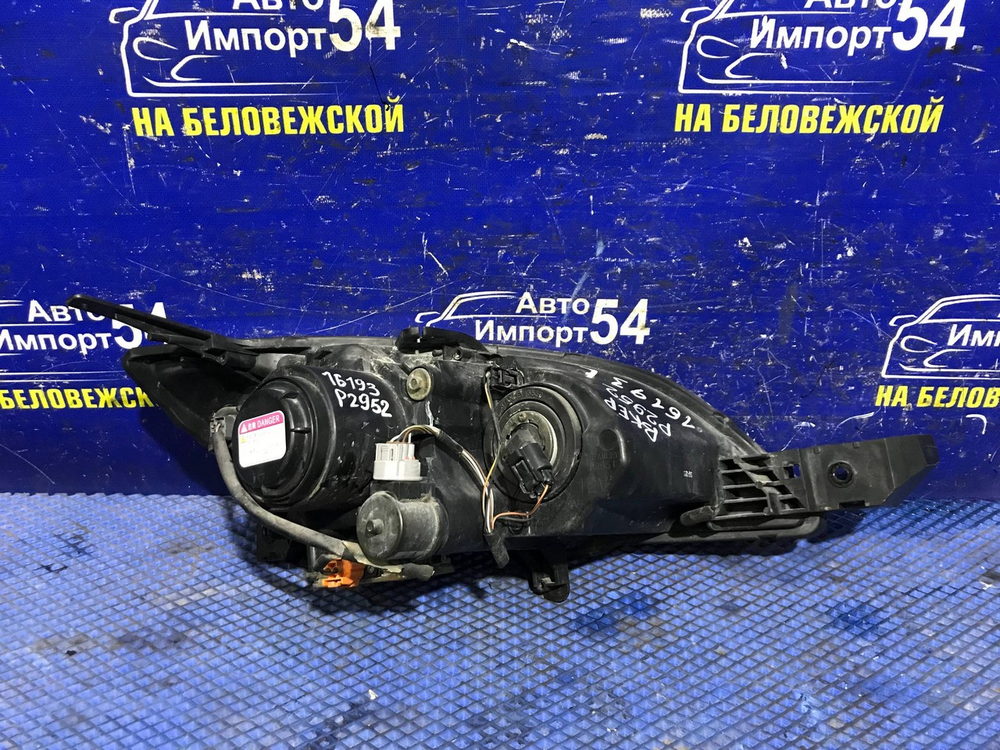 Фара передняя левая MAZDA AXELA 2003-2006
