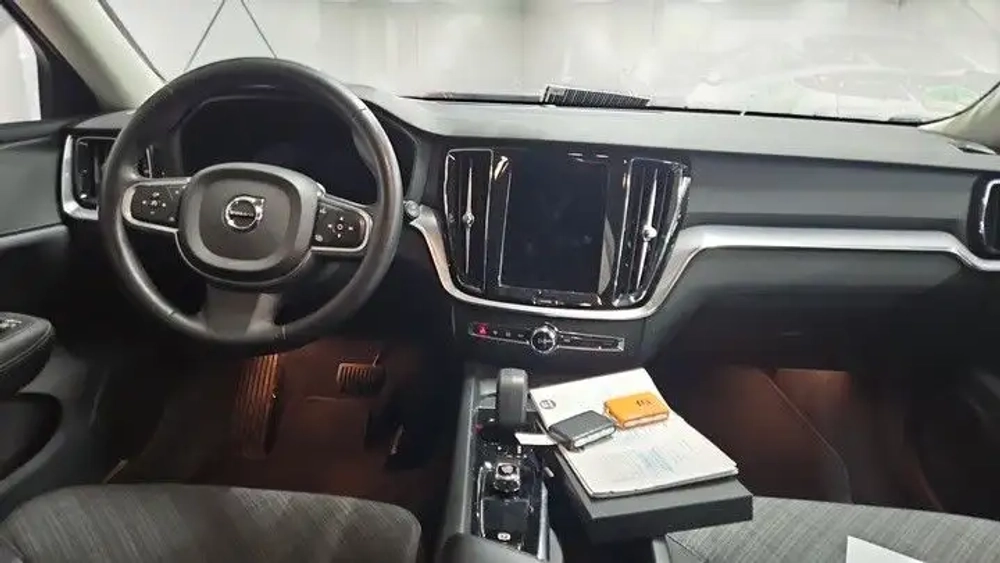 Volvo V60 Core (с зимним пакетом, LED, AHK и камерой)