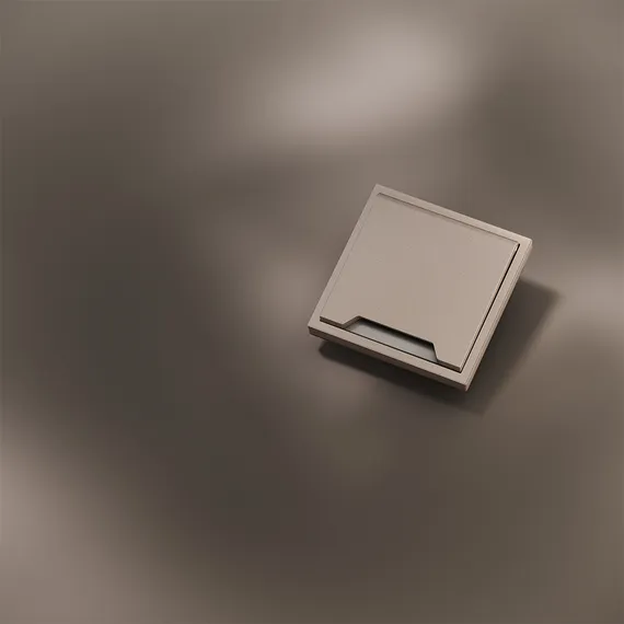 Накладка для розетки с заземлением, защитными шторками и крышкой Voltum S70 Платина VLSM000810