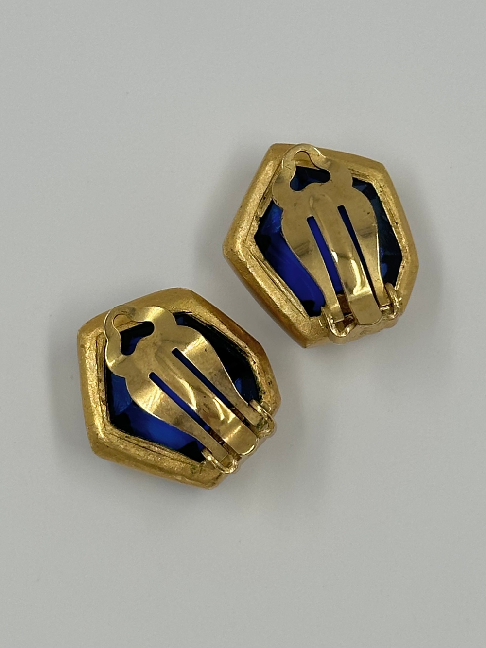 Клипсы с синими вставками Chanel