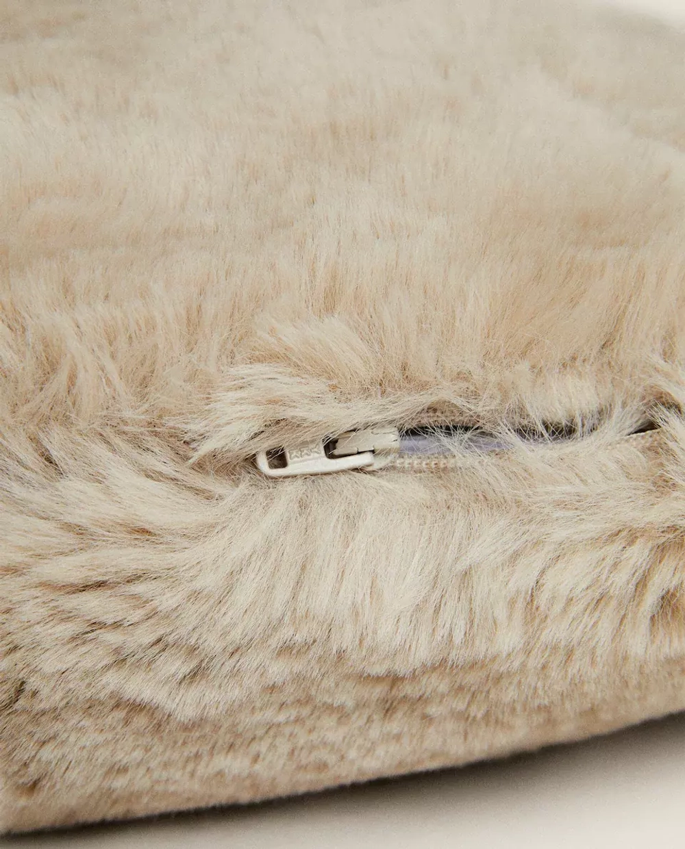 ZARA HOME МЕХОВОЙ ЧЕХОЛ НА ПОДУШКУ, БЕЖЕВЫЙ