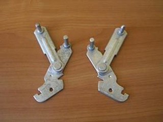 Шарнир (петли) дверцы духового шкафа для газовой плиты Дарина GM 441 018