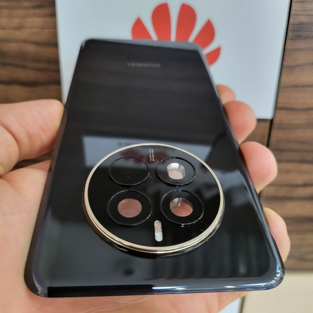 Крышка для Huawei Mate 50 оригинальная (заднее стекло) цвет: чёрный