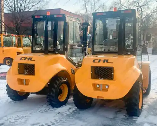 Вилочный дизельный автопогрузчик CHL 3,5 т высокой проходимости, передний привод