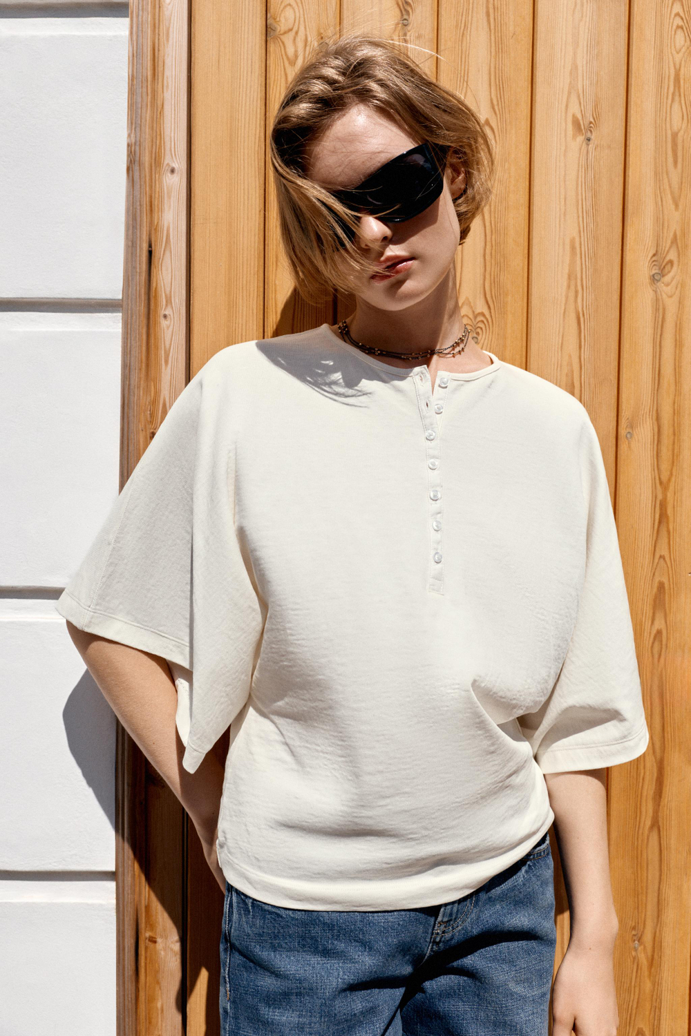 ФУТБОЛКА С ВОРОТНИКОМ ХЕНЛИ — ZARA