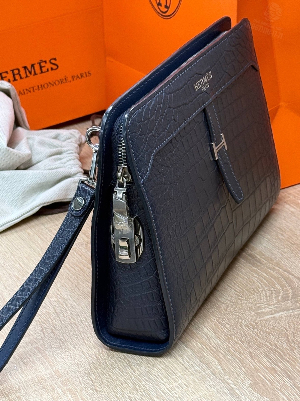 Клатч Hermes из кожи крокодила
