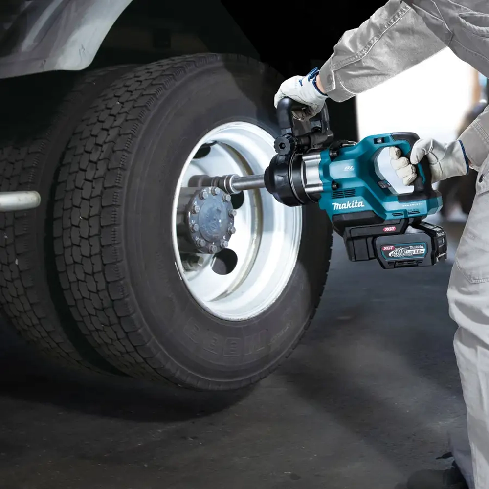 Аккумуляторный ударный гайковёрт XGT Makita TW010GZ