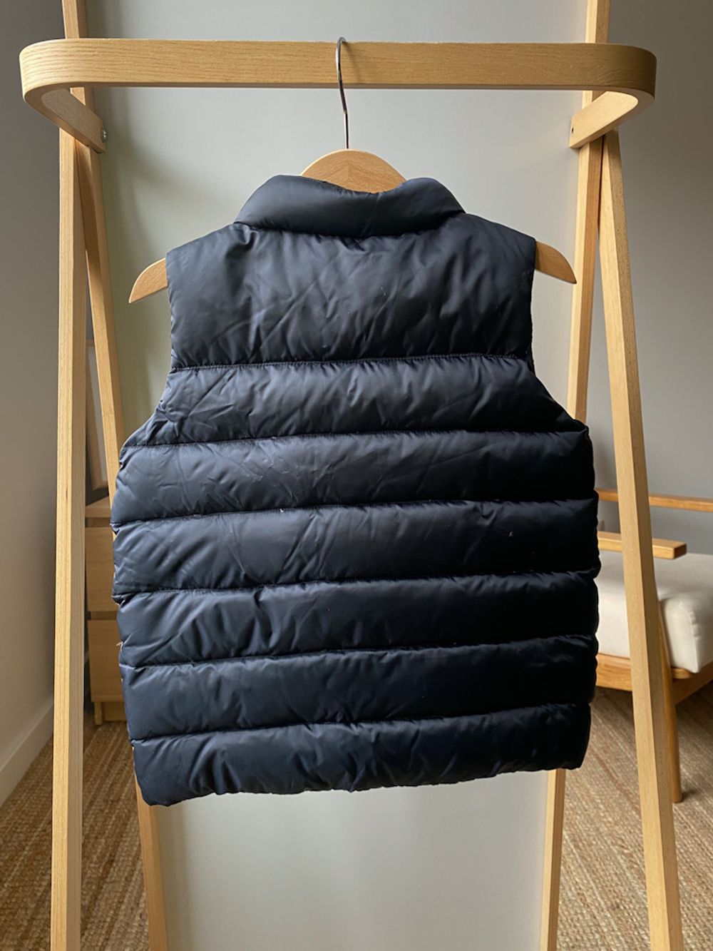 Пуховый жилет Armani, 104