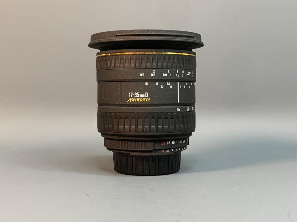 Sigma 17-35mm D 2.8-4 DG HSM Nikon F внутри пыль