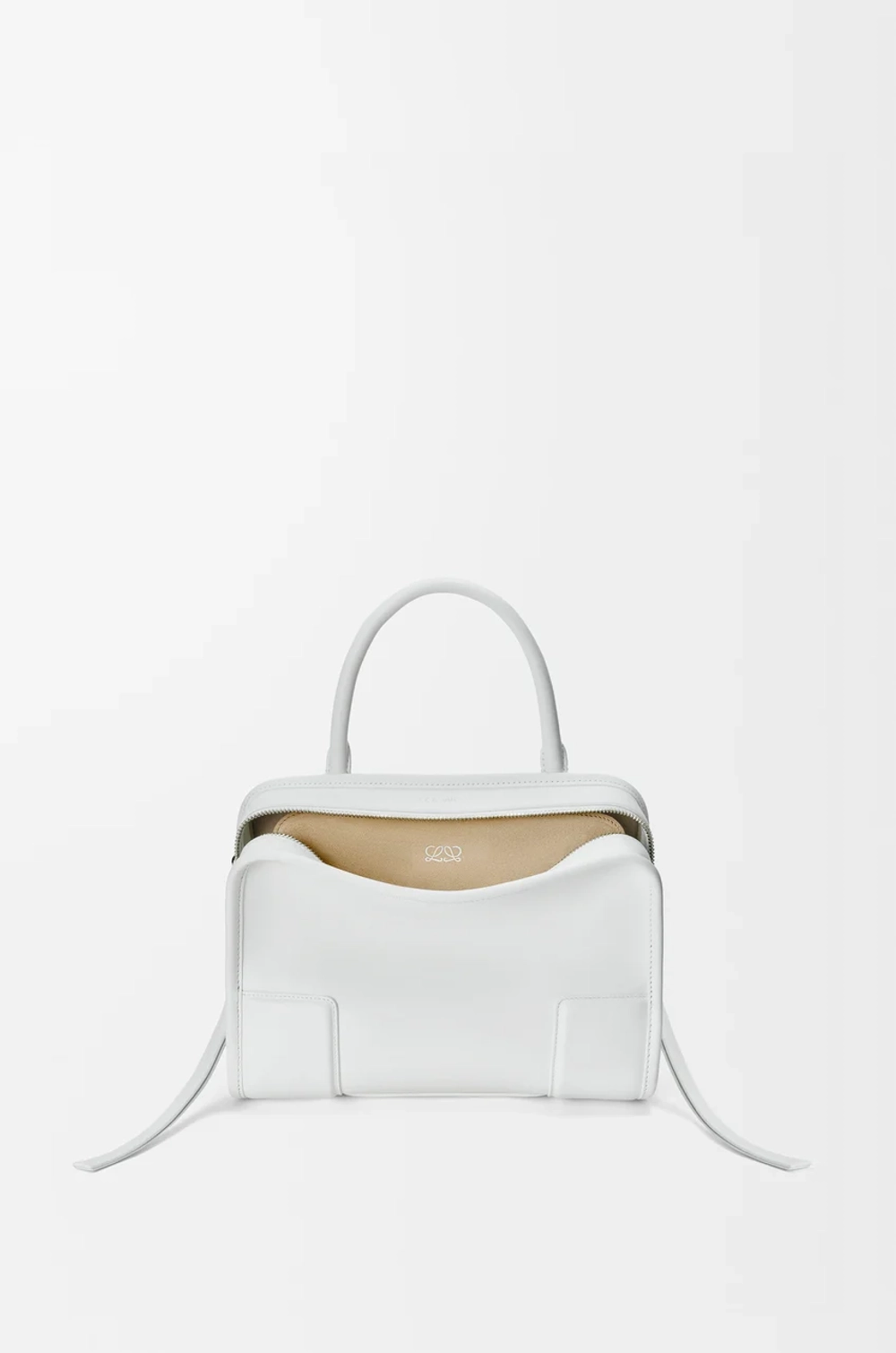 Loewe Маленькая сумка Amazona 180 из мягкой телячьей кожи, белый