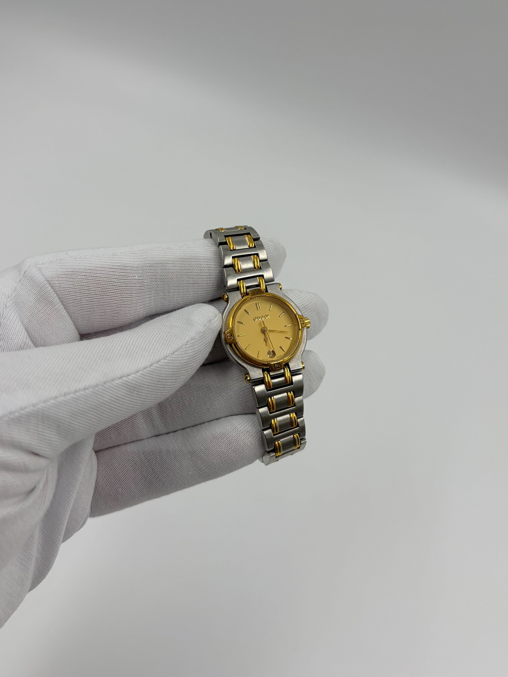 Часы Gucci 9000