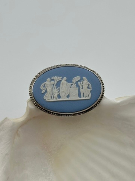 Брошь Wedgwood голубая