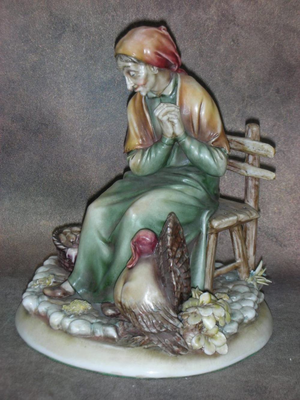 Статуэтка. Фарфор. Подсчёт благословений. Capodimonte. Италия