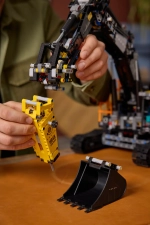 Конструктор LEGO Technic 42215 Гибридный экскаватор Volvo EC500