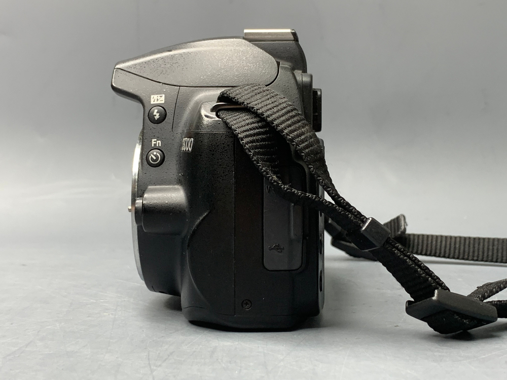 Nikon D3000 Kit 18-55mm