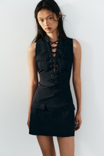 КОРОТКОЕ ПЛАТЬЕ С ПЕРЕКРЕСТНЫМИ БРЕТЕЛЯМИ И КАРМАНАМИ — ZARA
