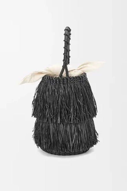 Loewe Сумка Frayed Bucket с бахромой из рафии и телячьей кожи, черный