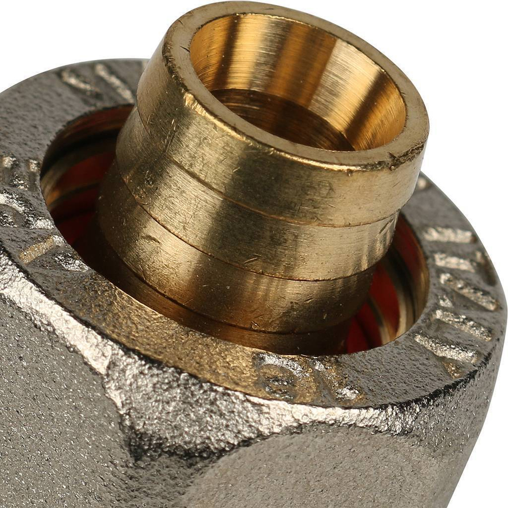 Тройник настенный с креплением 1/2"x16x16