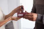 Набор dōTERRA «Праздничный красный» портативный диффузор Bubble с датчиком движения и смесь «Холидей Джой» (15 мл)