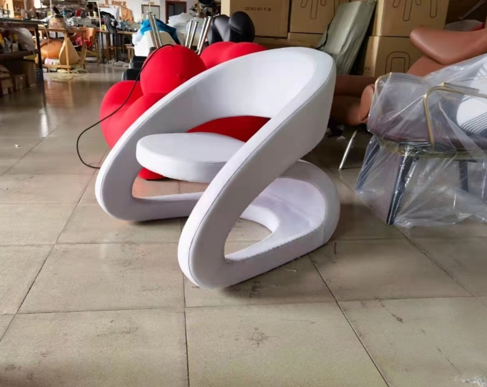 Дизайнерское кресло Tongue Armchair