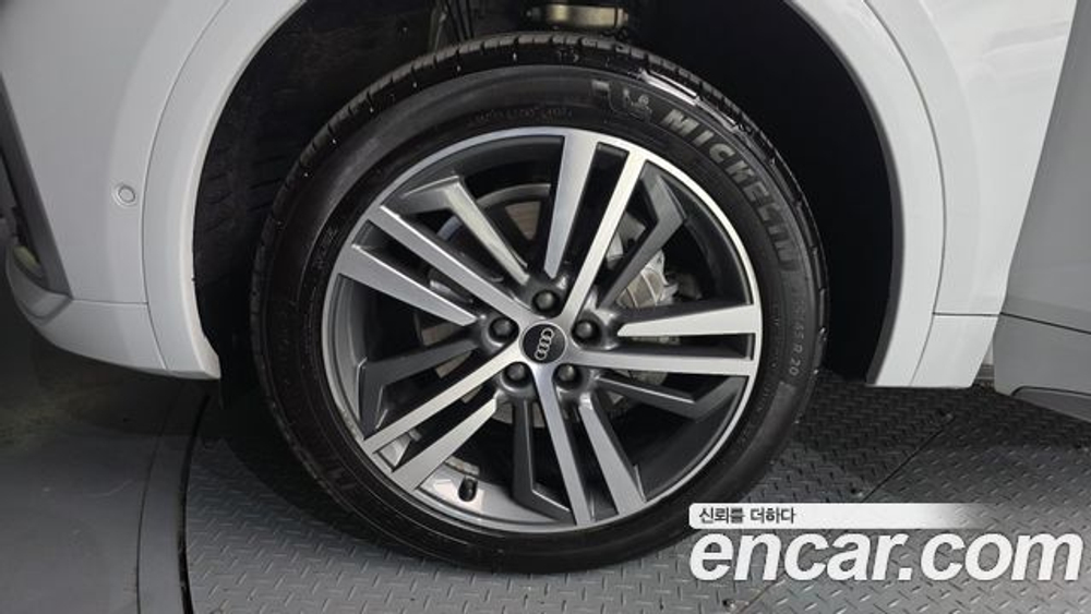 Audi Q5 45 TFSI Quattro Premium — 2021