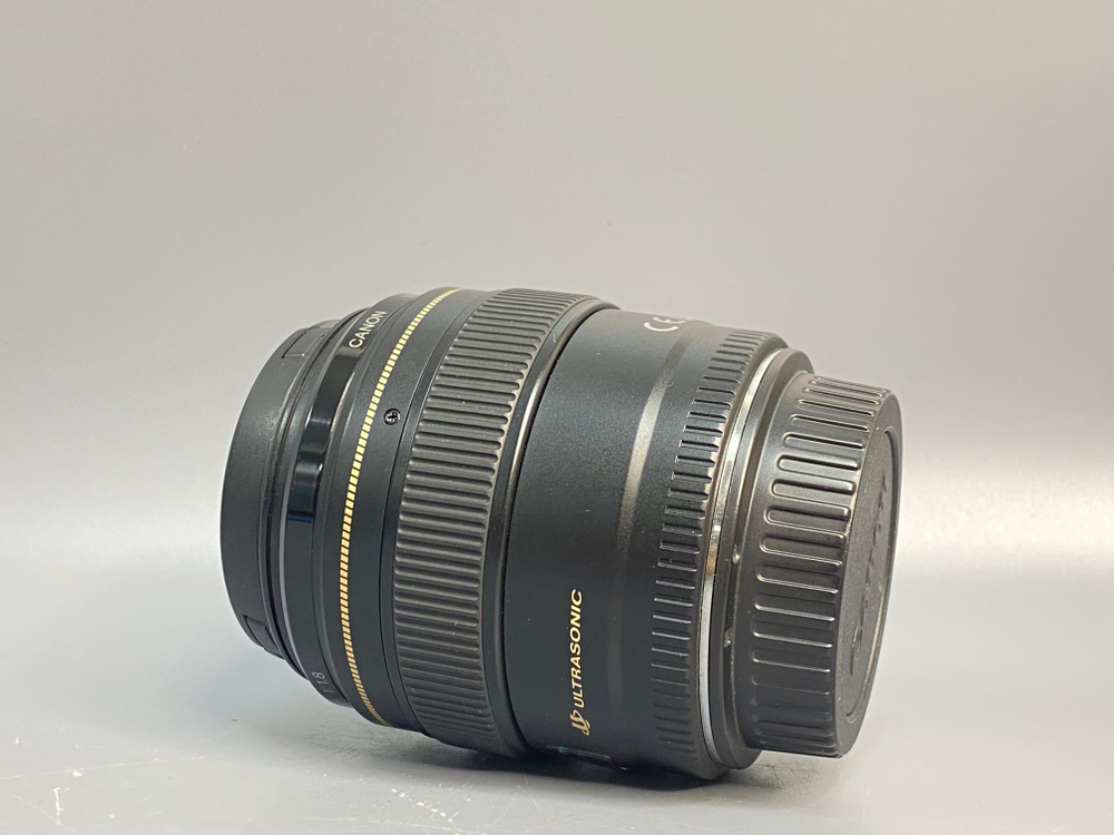 Canon EF 85mm 1.8 USM